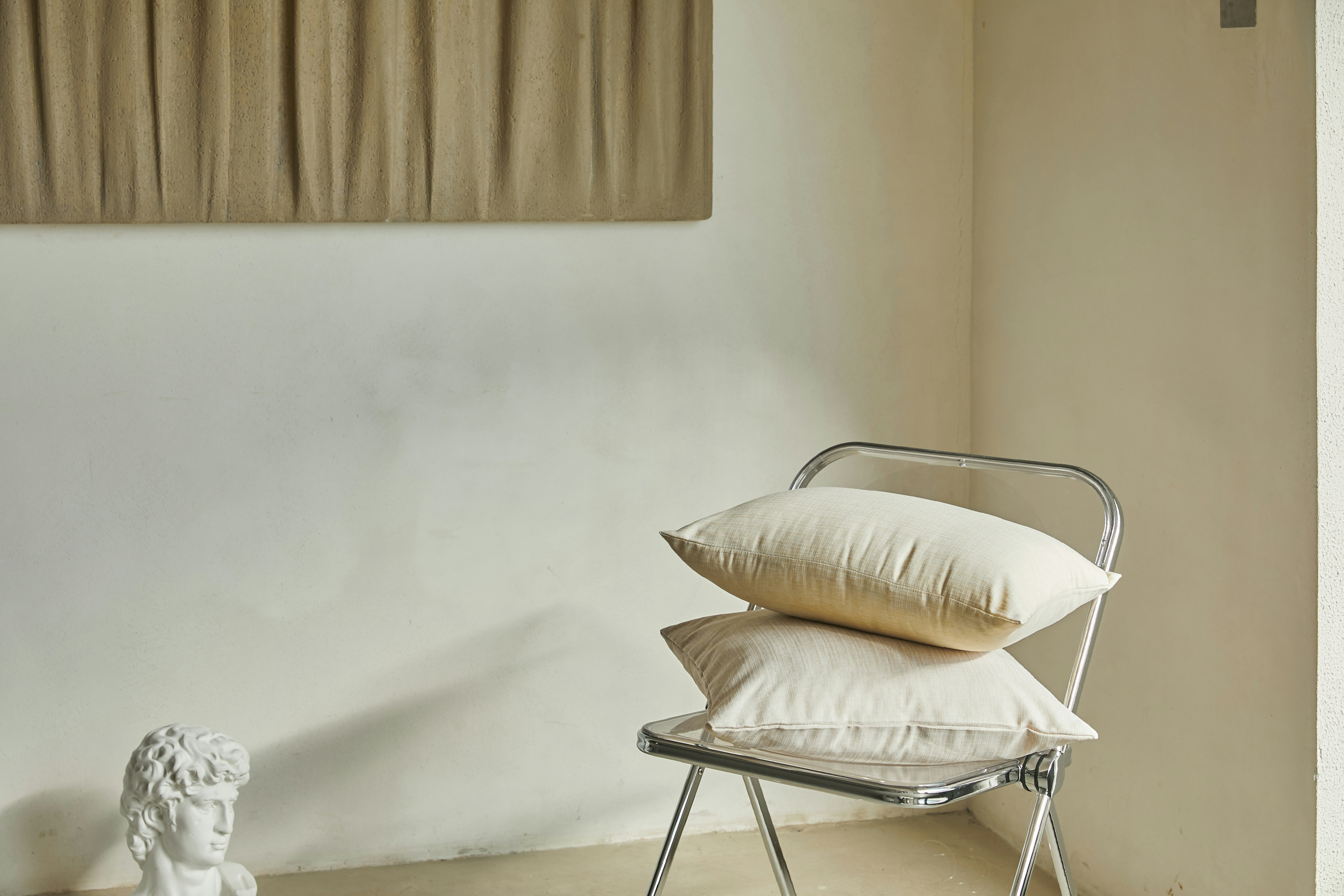 Minimalist vs. Maximalist: Which Style Suits Your Personality?